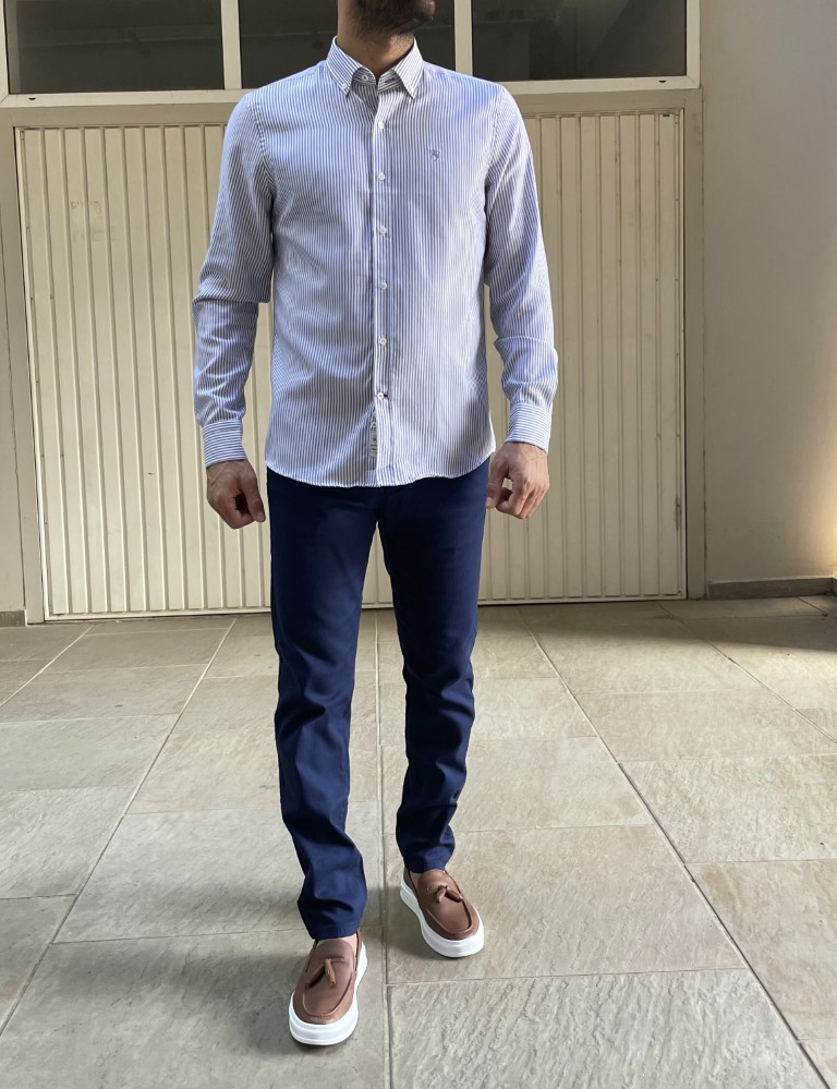 Ανδρικό πουκάμισο με γιακά λευκό με γαλάζια ρίγα 2011 φωτογραφία